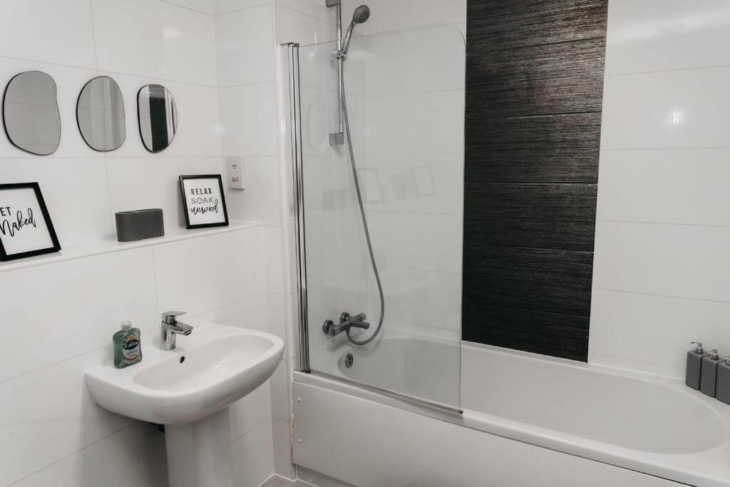 Stunning Modern Heart Of The City Apartment Sheffield Exteriör bild